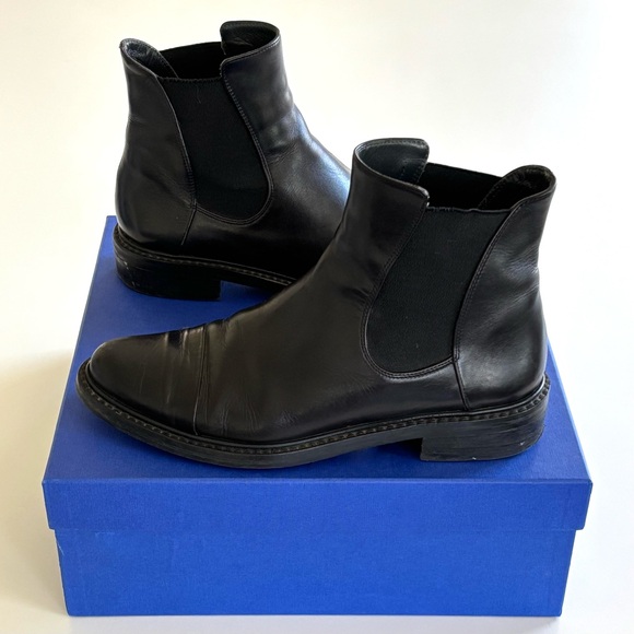 Stuart Weitzman Black Chelsea Boots Sleek Design - Picture 1 of 5